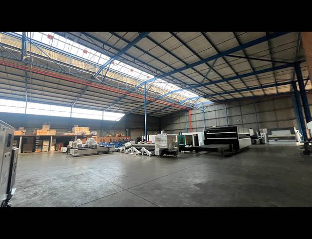 2,169M² WAREHOUSE TO LET IN SPARTAN